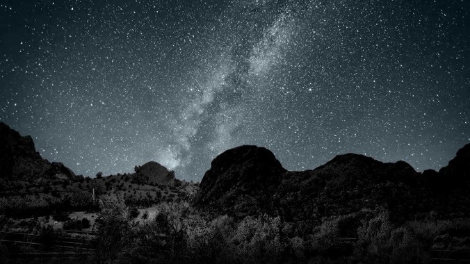 有没有一款音乐播放器，能连接nas音乐，创建音乐库，自动匹配歌词封面等等？类似infuse的概念呢？